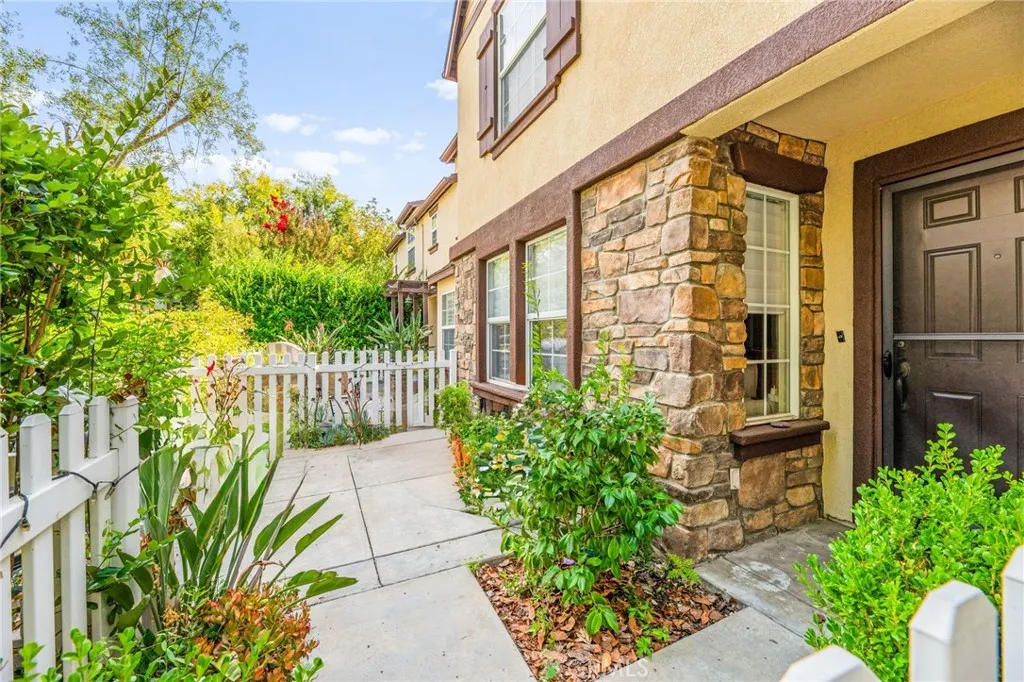 43 Three Vines Court, Ladera Ranch, California 92694 home-pic-2