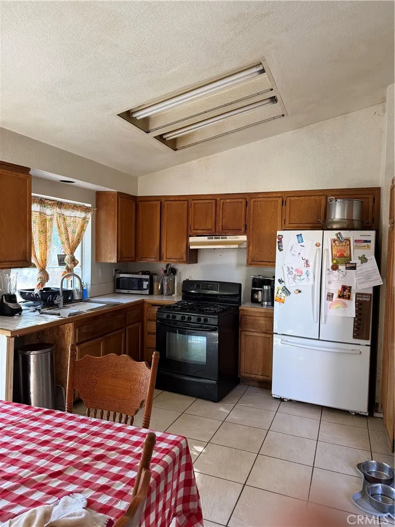 3160 Crowne Drive, Palmdale, California 92551 home-pic-4