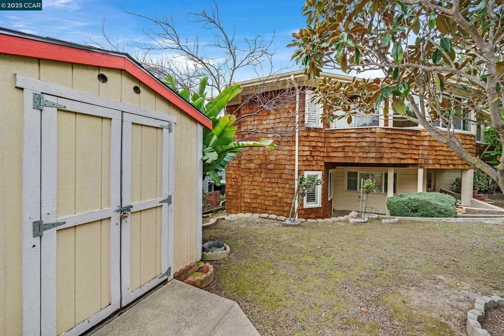 2581 Charles Ave, Pinole, California 94564 home-pic-36