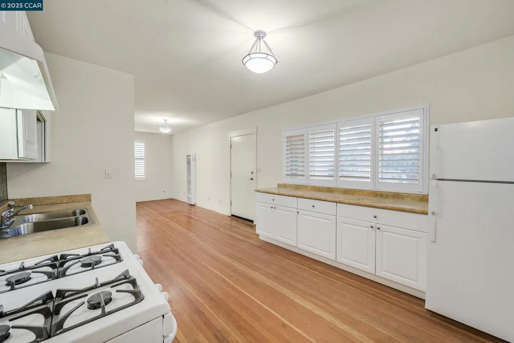 2581 Charles Ave, Pinole, California 94564 home-pic-26