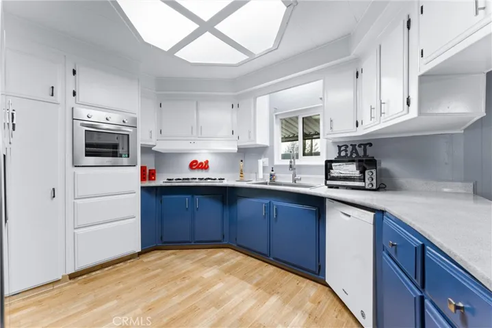 Beautiful kitchen with new convection oven too!