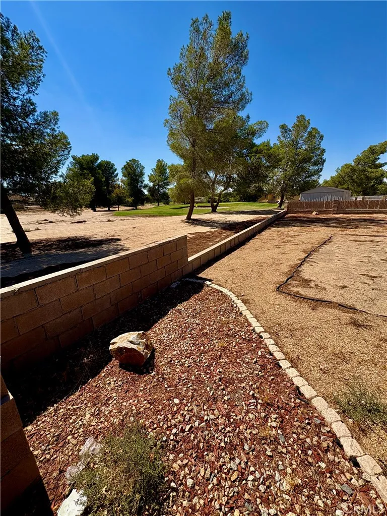 13925 Burning Tree Drive, Victorville, California 92395 home-pic-27