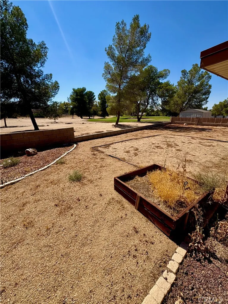 13925 Burning Tree Drive, Victorville, California 92395 home-pic-26
