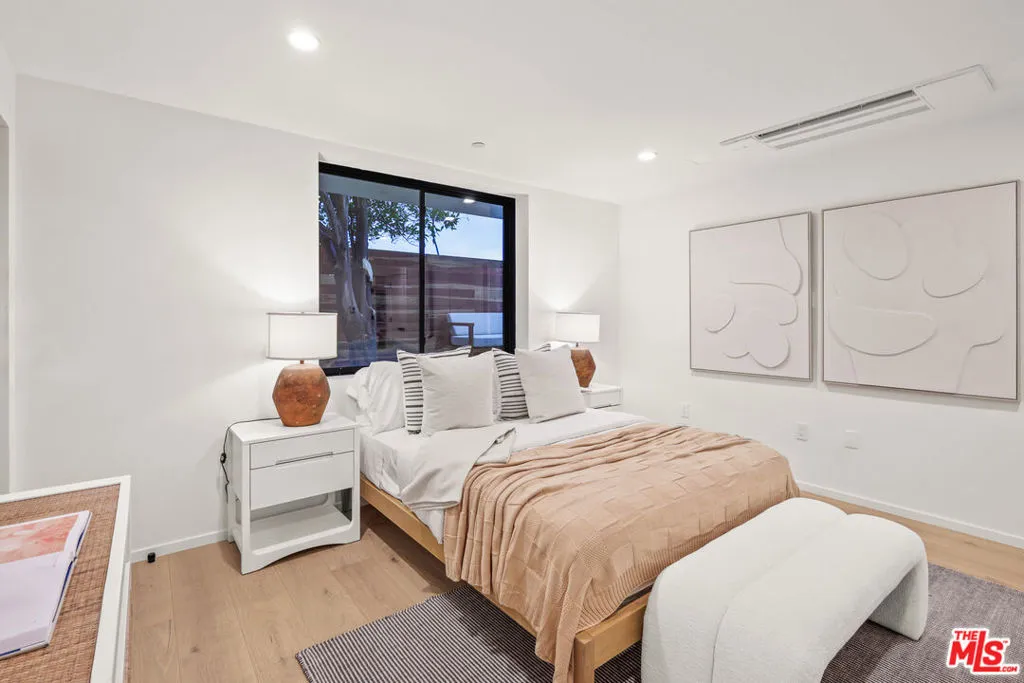 2530 Beverley Avenue, Santa Monica, California 90405 home-pic-36