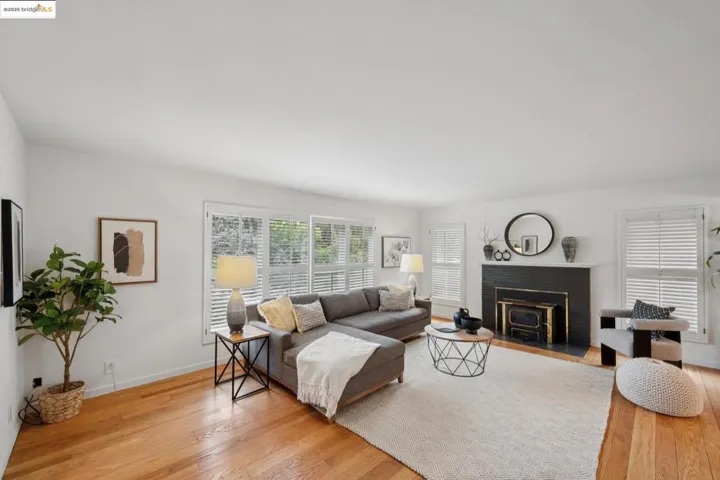 6141 Broadway Ter, Oakland, California 94618