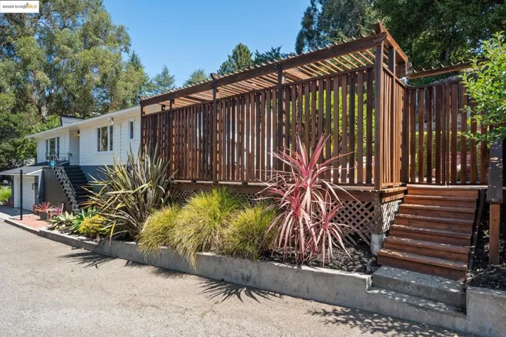 6141 Broadway Ter, Oakland, California 94618