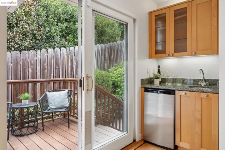 6141 Broadway Ter, Oakland, California 94618