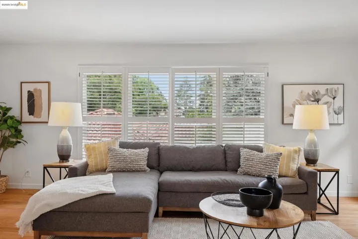 6141 Broadway Ter, Oakland, California 94618