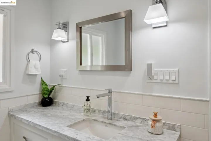 6141 Broadway Ter, Oakland, California 94618