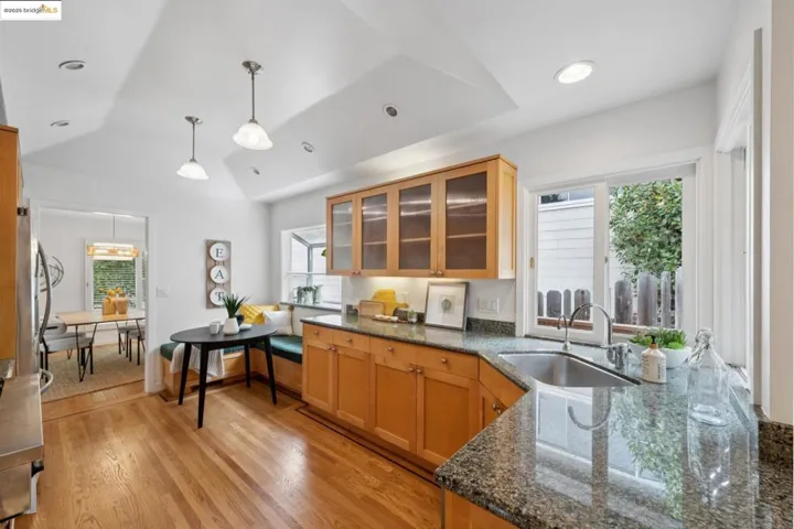 6141 Broadway Ter, Oakland, California 94618