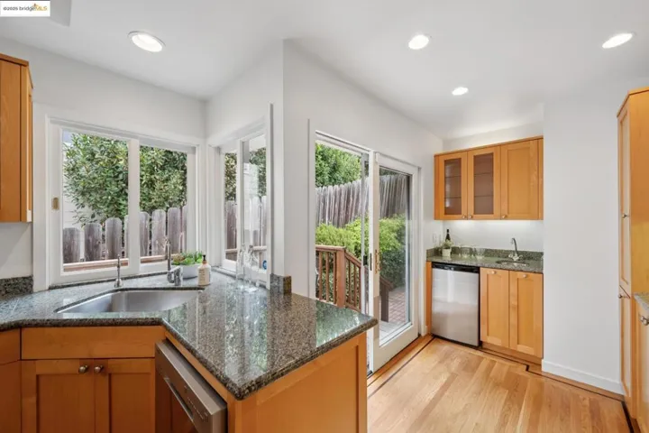6141 Broadway Ter, Oakland, California 94618