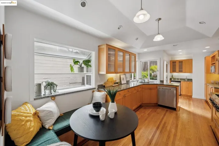 6141 Broadway Ter, Oakland, California 94618