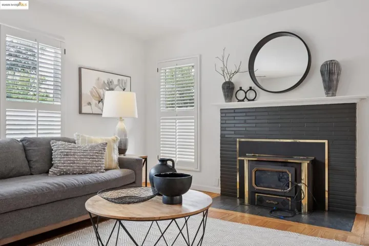 6141 Broadway Ter, Oakland, California 94618