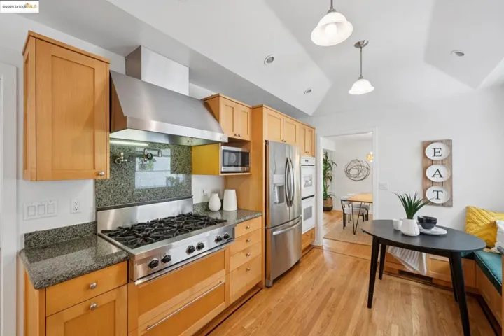 6141 Broadway Ter, Oakland, California 94618