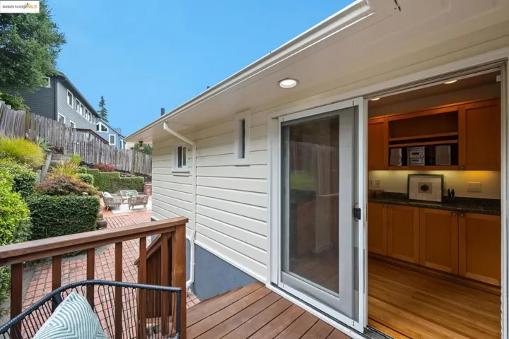 6141 Broadway Ter, Oakland, California 94618