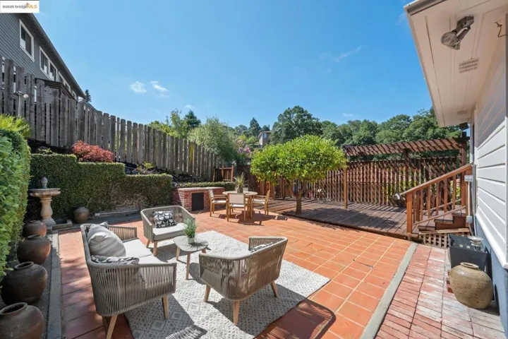 6141 Broadway Ter, Oakland, California 94618