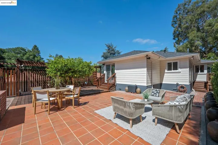 6141 Broadway Ter, Oakland, California 94618