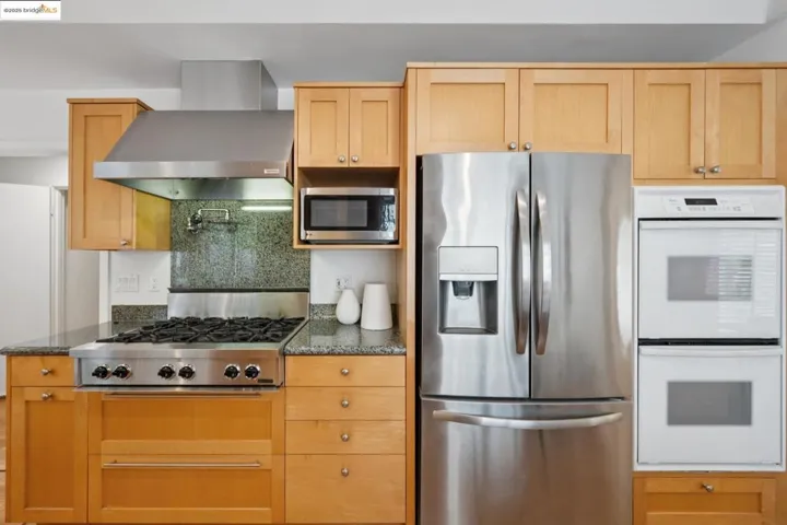 6141 Broadway Ter, Oakland, California 94618