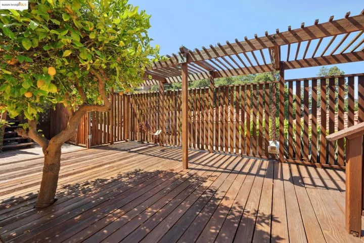 6141 Broadway Ter, Oakland, California 94618