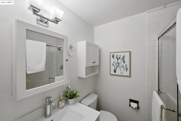 6141 Broadway Ter, Oakland, California 94618
