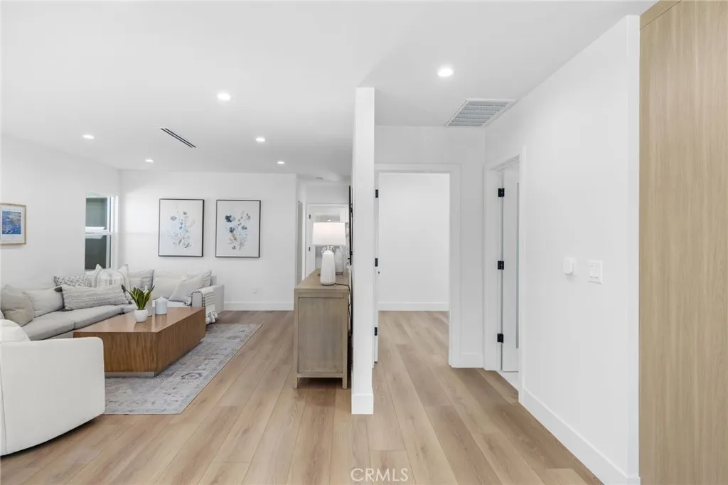 1504 N California Street, Burbank, California 91505 home-pic-20