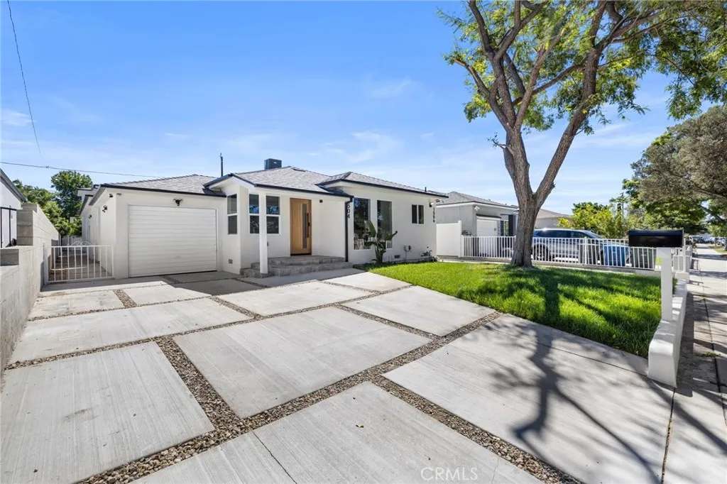 1504 N California Street, Burbank, California 91505 home-pic-2