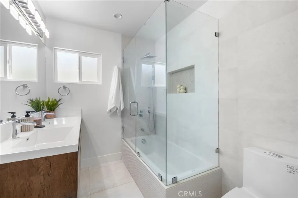 1504 N California Street, Burbank, California 91505 home-pic-15