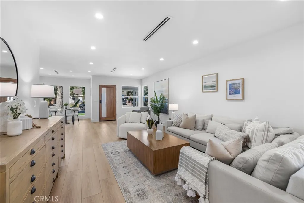 1504 N California Street, Burbank, California 91505 home-pic-4