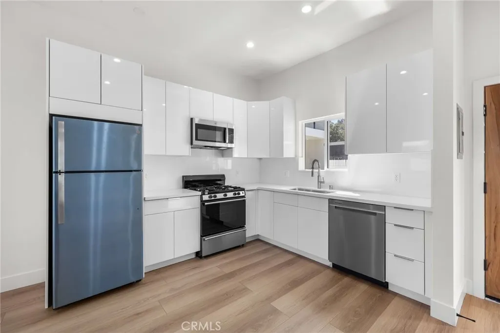 1504 N California Street, Burbank, California 91505 home-pic-28