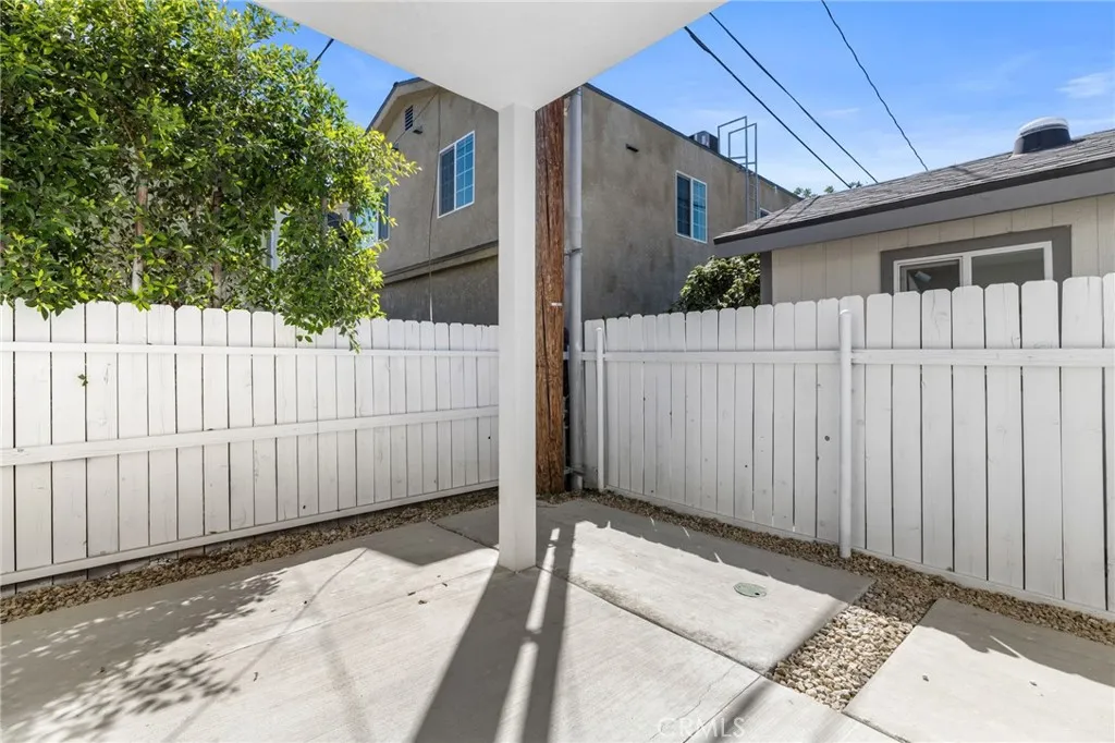 1504 N California Street, Burbank, California 91505 home-pic-57
