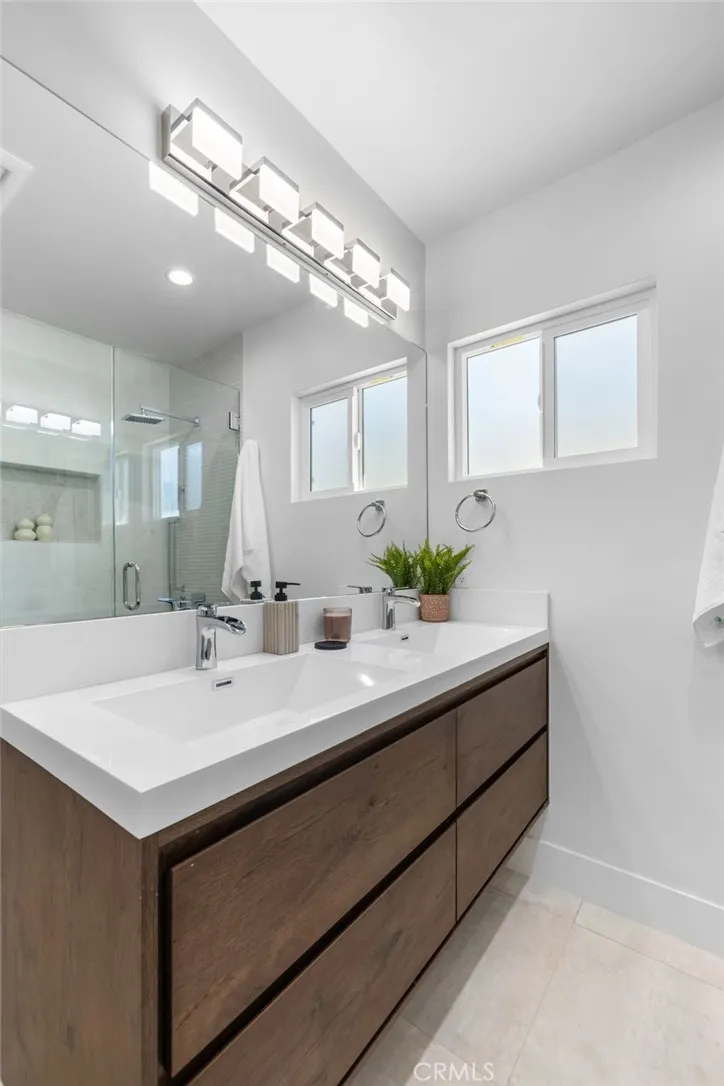 1504 N California Street, Burbank, California 91505 home-pic-16