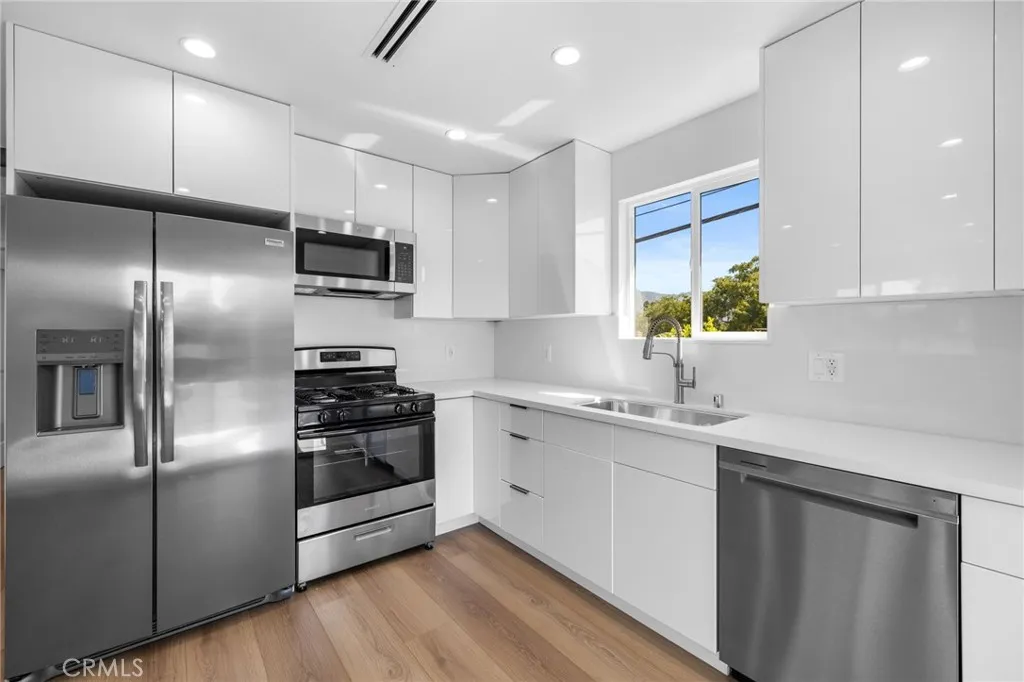 1504 N California Street, Burbank, California 91505 home-pic-39