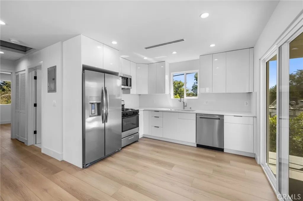 1504 N California Street, Burbank, California 91505 home-pic-38