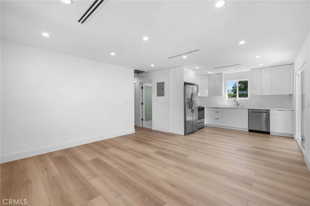 1504 N California Street, Burbank, California 91505 home-pic-36
