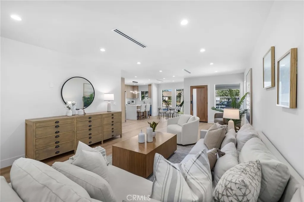 1504 N California Street, Burbank, California 91505 home-pic-5