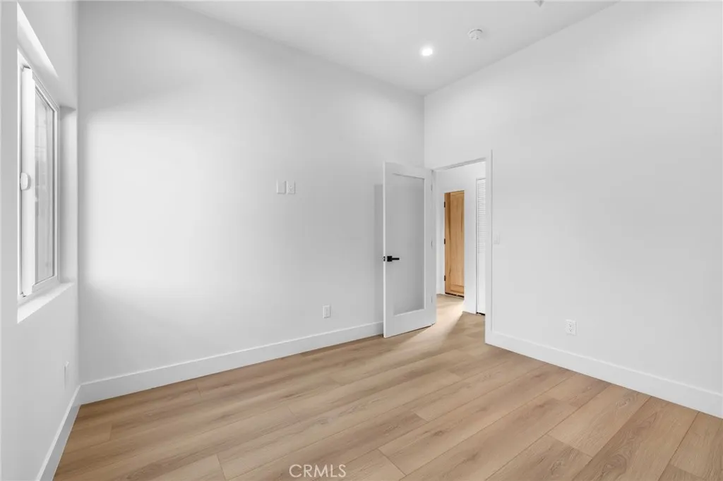1504 N California Street, Burbank, California 91505 home-pic-32