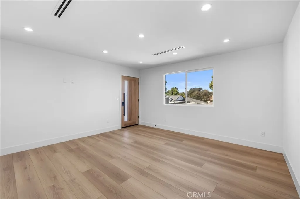 1504 N California Street, Burbank, California 91505 home-pic-37