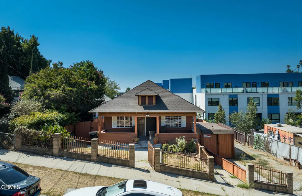 2132 Branden Street, Los Angeles, California 90026 home-pic-3