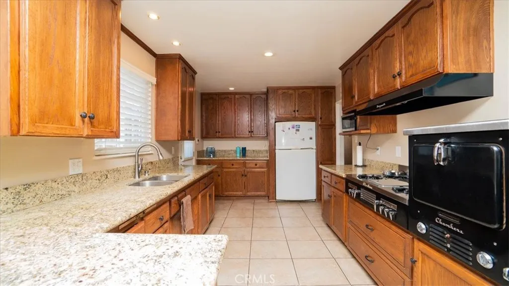 2279 W 7th Street, San Bernardino, California 92410 home-pic-9