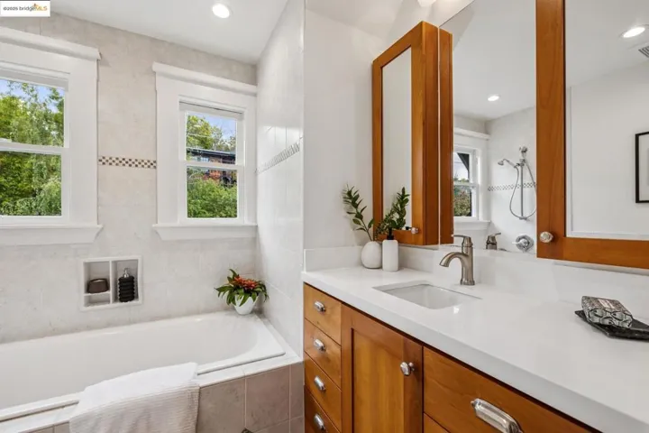 118 Hillside Ave, Piedmont, California 94611