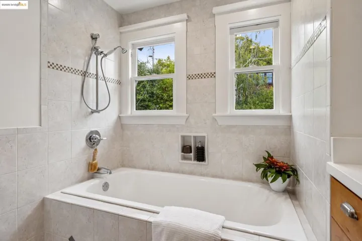 118 Hillside Ave, Piedmont, California 94611