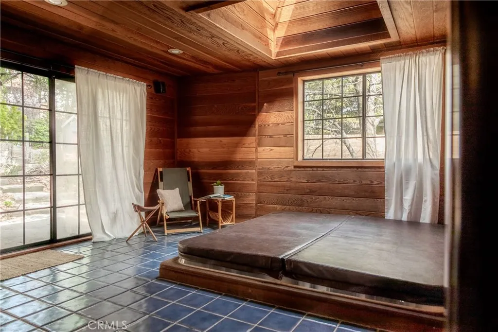 23696 Manzanita Drive, Crestline, California 92325 home-pic-3