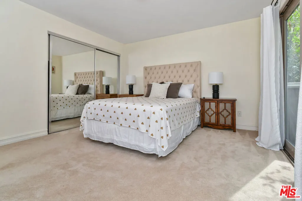 15248 Clark Street 104, Sherman Oaks, California 91411 home-pic-21