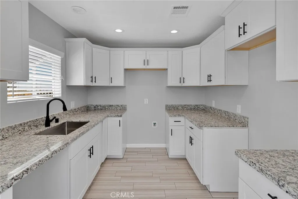 11076 Wagon Train Road, Pinon Hills, California 92372 home-pic-11