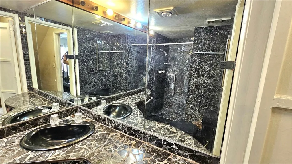 13080 Dronfield Avenue 13, Sylmar, California 91342 home-pic-17