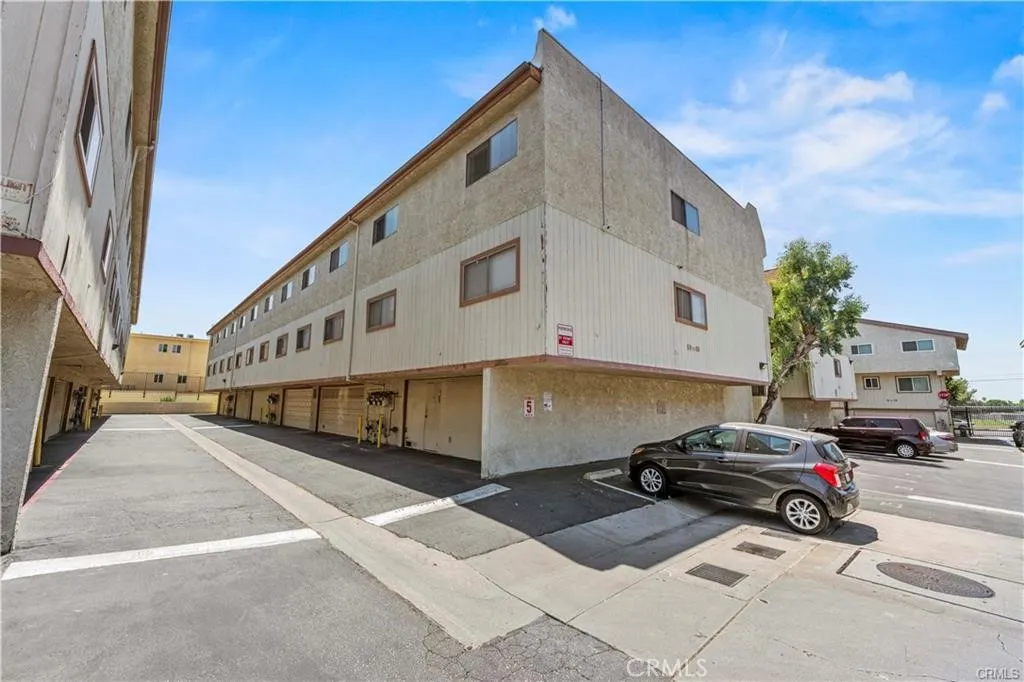 13080 Dronfield Avenue 13, Sylmar, California 91342 home-pic-4