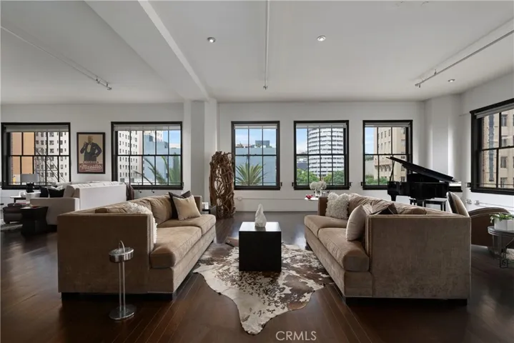 Views of Pantages theatre and Capital Records