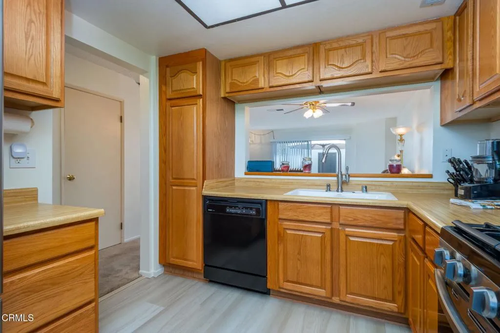 3215 Kelp Lane, Oxnard, California 93035 home-pic-2