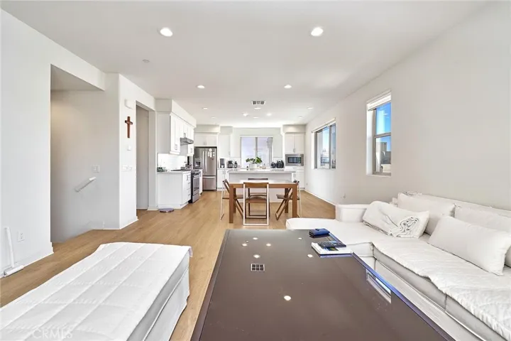 126 Novel, Irvine, California 92618