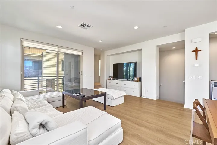 126 Novel, Irvine, California 92618